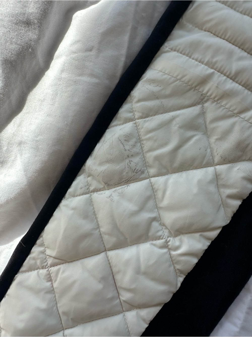 ALO Yoga Quilted White Joggers with Black Side Panels - Picture 6 of 7